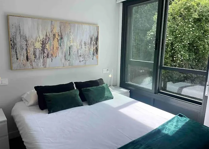 Premium La Farola Vigo Ybh12