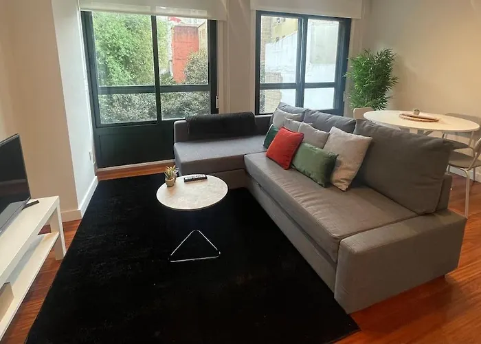 Premium La Farola Vigo Ybh12